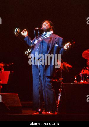 BB King si esibisce al Royal Festival Hall di Londra, Inghilterra nel 1984. Foto Stock