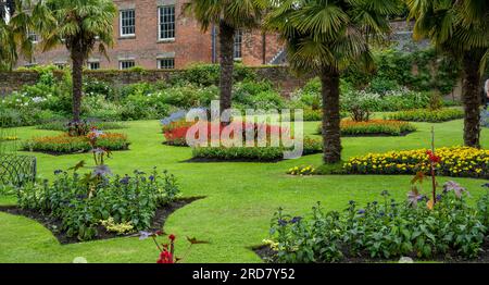 Calke Abbey - proprietà del National Trust - Ticknall, Derbyshire, Inghilterra, Regno Unito - Vista giardino Foto Stock