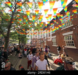 Manchester Pride - Canal Street / Bloom Street, Manchester, Inghilterra, Regno Unito, M1 3EZ Foto Stock
