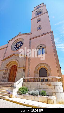 Chiesa e castello della città di Llorens del Penedes, Bajo Panadés, Tarragona, Catalogna, Spagna, Europa Foto Stock