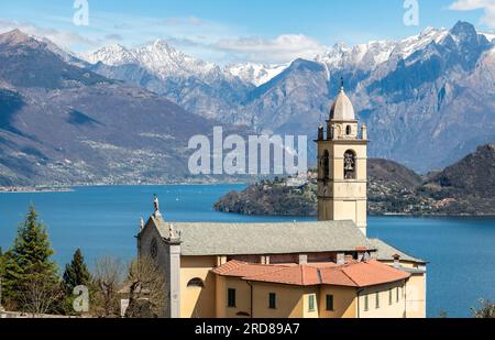 Veduta della Chiesa di Sant Michele sopra il Lago di Como a Vignola, Provincia di Como, Lombardia, Italia Foto Stock