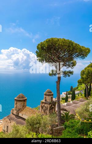 Vista da Ravello, Costiera Amalfitana, sito patrimonio dell'umanità dell'UNESCO, Campania, Italia, Europa Foto Stock