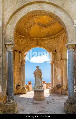 Statua di Cerere a Villa Cimbrone, Ravello, Costiera Amalfitana, sito patrimonio dell'umanità dell'UNESCO, Campania, Italia, Europa Foto Stock