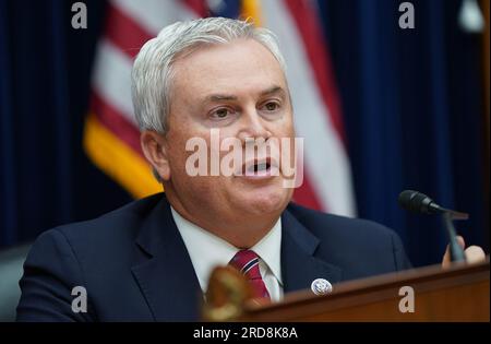 Washington, Stati Uniti. 19 luglio 2023. Il presidente del Comitato James Comer, R-KY, interroga i testimoni durante un'audizione della House Committee on Oversight and Accountability in merito a presunte condotte scorrette dall'amministrazione Biden negli Stati Uniti Capitol a Washington DC, mercoledì 19 luglio 2023. Foto di Bonnie Cash/UPI . Crediti: UPI/Alamy Live News Foto Stock