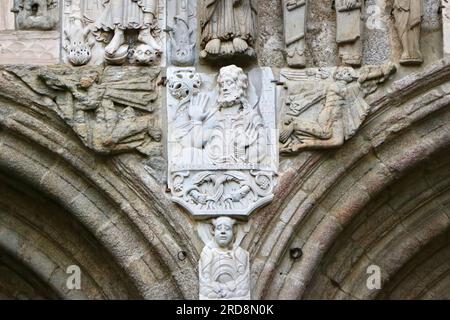 Dettaglio della pietra scolpita Fachada de las Platerías Santiago de Compostela Arcicattedrale Basilica Santiago de Compostela Galizia Spagna Foto Stock