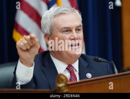 Washington, Stati Uniti. 19 luglio 2023. Il presidente del Comitato James Comer, R-KY, interroga i testimoni dell'IRS durante un'audizione della House Committee on Oversight and Accountability in merito a presunte condotte scorrette dall'amministrazione Biden negli Stati Uniti Capitol a Washington DC, mercoledì 19 luglio 2023. Foto di Bonnie Cash/UPI . Crediti: UPI/Alamy Live News Foto Stock