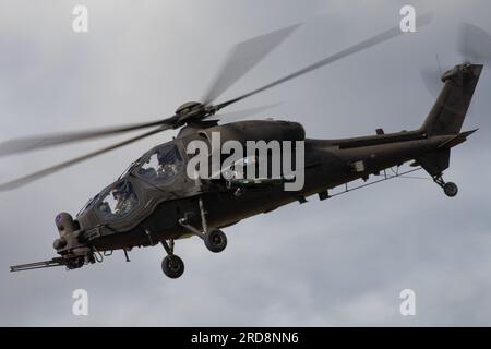 Elicottero d'attacco AH-129D Mangusta dell'esercito italiano al Royal International Air Tattoo 2023. Foto Stock
