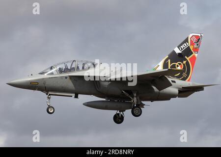 Leonardo T-346A Master dell'Aeronautica militare in arrivo al Royal International Air Tattoo 2023. Foto Stock