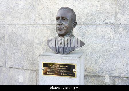 RIO DE JANEIRO, BRASILE - 21 GIUGNO 2023: Busto scultura di Guglielmo Marconi sul monte Corcovado, Rio de Janeiro, Brasile Foto Stock