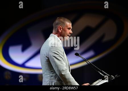 Nashville, Tennessee, USA. 19 luglio 2023. BILLY NAPIER, capo allenatore di football dei Florida Gators, parla con i media al SEC Football Media Days di Nashville. (Immagine di credito: © Camden Hall/ZUMA Press Wire) SOLO USO EDITORIALE! Non per USO commerciale! Foto Stock