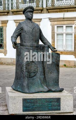 Porto, Portogallo, statua del generale Humberto Delgado o scultura metallica. Foto Stock