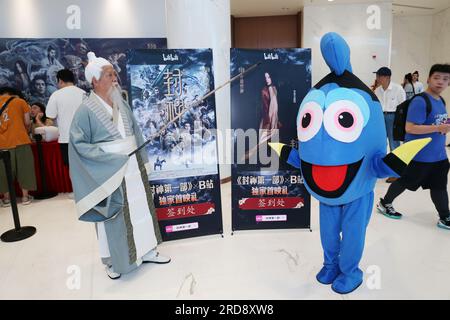 Shanghai, Cina. 19 luglio 2023. I cosplayer di Bilibili parteciperanno alla prima di The Gods i Movie Creation a Shanghai, in Cina, il 18 luglio 2023. (Foto di Costfoto/NurPhoto) credito: NurPhoto SRL/Alamy Live News Foto Stock