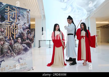 Shanghai, Cina. 19 luglio 2023. I cosplayer di Bilibili parteciperanno alla prima di The Gods i Movie Creation a Shanghai, in Cina, il 18 luglio 2023. (Foto di Costfoto/NurPhoto) credito: NurPhoto SRL/Alamy Live News Foto Stock