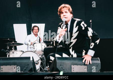 Roma, Italia. 16 luglio 2023. Christian Grahn e pelle Almqvist si esibiscono sul palco con la sua band The Hives at Rock in Rome. (Foto di Valeria Magri/SOPA Images/Sipa USA) credito: SIPA USA/Alamy Live News Foto Stock