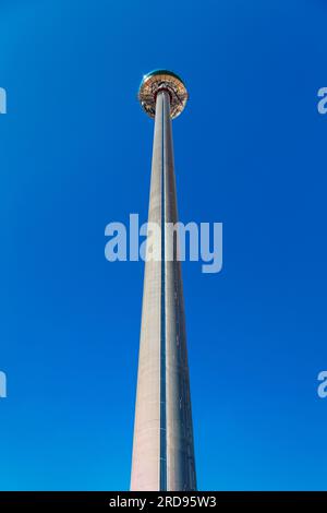 162m di altezza della torre di osservazione British Airways i360, Brighton, Regno Unito Foto Stock