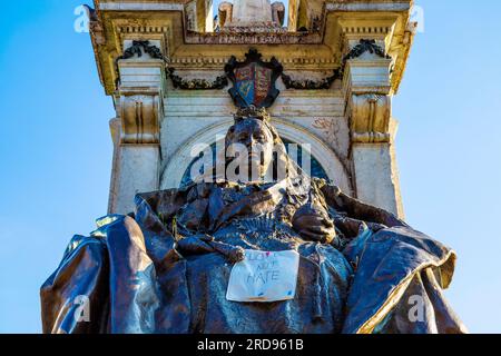 Statua della Regina Vittoria a Piccadilly Gardens, Manchester, Inghilterra, Regno Unito Foto Stock