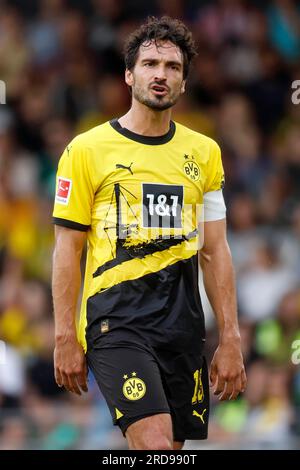 Oberhausen, Deutschland, 1. Fussball Bundesliga Freundschaftsspiel Rot Weiss Oberhausen vs. Borussia Dortmund 2:3 am 19. 07. 2023 im Stadion Niederrhein in Oberhausen Mats HUMMELS (BVB) Norbert Schmidt, Duesseldorf Foto Stock