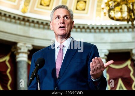 Washington, Stati Uniti. 19 luglio 2023. Il presidente della camera Kevin McCarthy (R-CA) parla con i giornalisti a una conferenza stampa al Campidoglio degli Stati Uniti. Credito: SOPA Images Limited/Alamy Live News Foto Stock