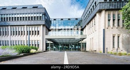 Colonia, Germania 18 luglio 2023: Costruzione della banca deutsche bundes sulle rive del reno a colonia bayenthal Foto Stock