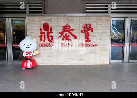 Esterno del ristorante DIN Tai Fung presso il centro commerciale Taipei 101 a Taipei, Taiwan; specializzato in ravioli al vapore ripieni di brodo di maiale o Xiao Long Bao. Foto Stock