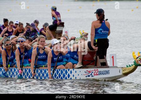 Dragon Boat Racing Cooper River. mantenere il tempo Foto Stock