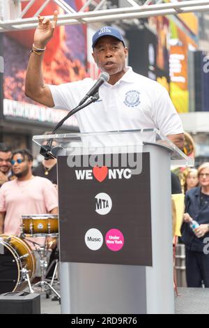 New York City, NY, USA. 19 luglio 2023. Eric Adams alla conferenza stampa per il sindaco Adams, MTA, e WELOVENYC lanciano First-Ever Music Under New York Riders' Choice Award, Times Square, New York, 19 luglio 2023. (Immagine di credito: © William Volcov/ZUMA Press Wire) SOLO USO EDITORIALE! Non per USO commerciale! Foto Stock