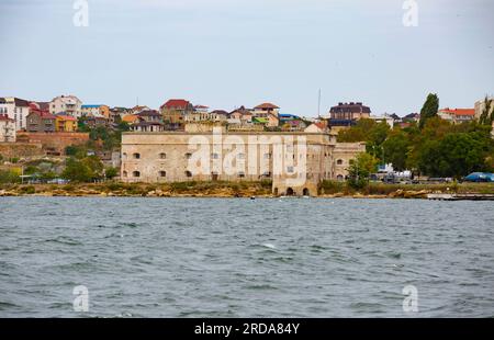 Sebastopoli, Crimea. 26 settembre 2021. Mikhailovskaya Casemated Coastal Battery è un complesso museale all'interno del Museo storico militare delle strutture di fortificazione. Il complesso museale ricrea l'interno di una struttura fortificata della metà del XIX secolo. Costruito nel 1846, era una delle dieci strutture fortificate sulla costa della città di Sebastopoli. Prende il nome dal Granduca Michail Nikolaevich, figlio di Nicola I. Crediti: Katrina Kochneva/ZUMA Wire/Alamy Live News Foto Stock