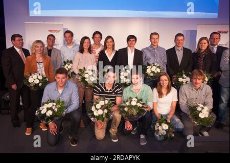 Gewinner Goldener Ski 2012 - Die Preisträger 2012 in den verschiedenen Disziplinen sind: Biathlon – Magdalena Neuner (SC Wallgau)/Andreas Birnbacher (SC Schleching), Langlauf – Katrin Zeller (SC Oberstdorf)/Tobias Angerer (SC Vachendorf), Nordische Kombination – Tino Edelmann (SCM Zella-Mehlis), Skenag Gräßler (SC), Kispenag Nickelhütte), (SC) Alpin – Viktoria Rebensburg (SC Kreuth)/Fritz Dopfer (SC Garmisch), Ski Cross – Julia Eichinger (SV Neureichenau). Die Preisträger der Newcomer des Jahres 2012 sind: Thomas Dreßen (Alpin/TSV Gilching), Franziska Preuß (B. Foto Stock