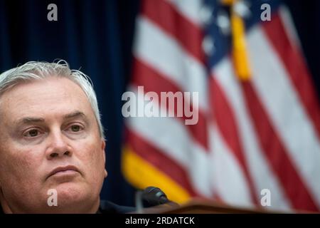 Washington, Stati Uniti d'America. 19 luglio 2023. Il rappresentante degli Stati Uniti James Comer (repubblicano del Kentucky), presidente, US House Committee on Oversight and Accountability, presiede un House Committee on Oversight and Accountability Hearing con informatori dell'IRS sull'indagine penale di Biden, nel Rayburn House Office Building a Washington, DC, mercoledì 19 luglio 2023. Credito: Rod Lamkey/CNP/Sipa USA credito: SIPA USA/Alamy Live News Foto Stock