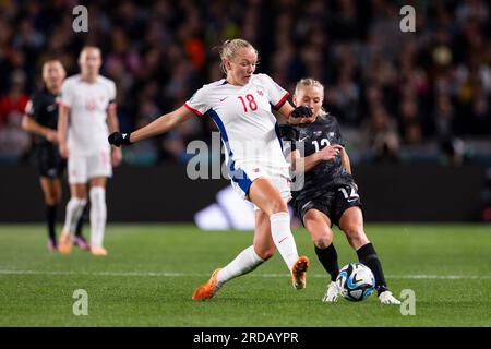 Auckland, nuova Zelanda. 20 luglio 2023. Betsy Hassett (12 nuova Zelanda) e Frida Maanum (18 Norvegia) durante la partita di calcio del gruppo A della Coppa del mondo femminile 2023 tra nuova Zelanda e Norvegia all'Eden Park di Auckland, nuova Zelanda. (Ane Frosaker/SPP) credito: SPP Sport Press Photo. /Alamy Live News Foto Stock