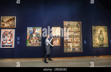 Londra, Regno Unito. 20 luglio 2023. La mostra di arte araba che si terrà a Londra Kawkaba: Punti salienti della Barjeel Art Foundatio dedicata all'arte del mondo arabo, ogni opera della mostra è una testimonianza del talento e dell'ingegno degli artisti della regione, Riflettendo le loro visioni uniche e le essenze profondamente radicate delle loro culture.20 luglio - 23 agosto.Paul Quezada-Neiman/Alamy Live NewsM Credit: Paul Quezada-Neiman/Alamy Live News Foto Stock