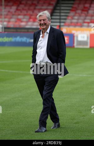 Roy Hodgson CBE, manager del Crystal Palace, ha visto durante la partita amichevole pre-stagione tra Crawley Town e Crystal Palace al Broadfield Stadium. 19 luglio 2023 Foto Stock