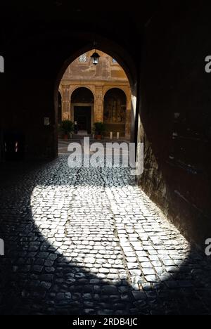 Roma, Lazio, Italia, Santi quattro Coronati è un'antica basilica di Roma. Foto Stock