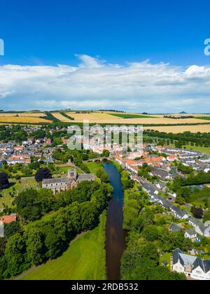 Vista aerea della città di Haddington sul fiume Tyne nell'East Lothian, Scozia, Regno Unito Foto Stock