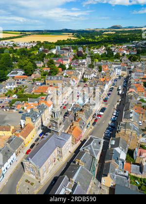 Vista aerea di High Street e Market Street nella città di Haddington nell'East Lothian, Scozia, Regno Unito Foto Stock