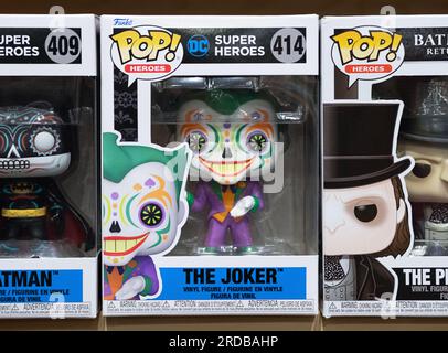 Una statuetta Funko Pop del Joker, un cattivo dei fumetti. In vendita a Newbury Comics, un negozio nel centro commerciale Danbury Fair nel Connecticut. Foto Stock