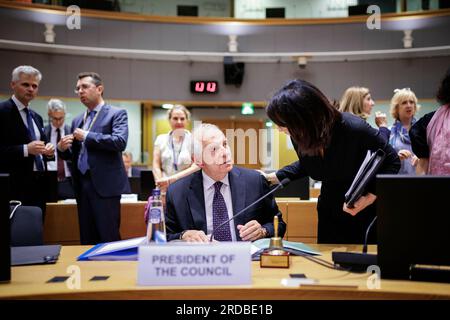 Bruxelles, Belgio. 20 luglio 2023.(RL) Annalena Baerbock, Ministro federale degli Esteri, parla con Josep Borrell, alto rappresentante dell'UE per gli affari esteri e la politica di sicurezza, prima di una sessione di lavoro dei ministri degli Esteri dell'UE. Bruxelles, 20.07.2023. Foto Stock