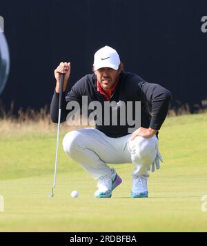 Hoylake, Regno Unito. 20 luglio 2023. American Brooks Koepka schiera un putt sul primo green il primo giorno al 151° Open Championship di Hoylake giovedì 20 luglio 2023. Foto di Hugo Philpott/UPI credito: UPI/Alamy Live News Foto Stock