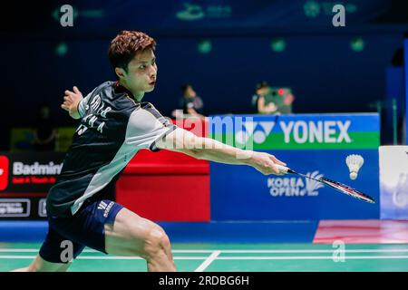 Yeosu, Corea del Sud. 20 luglio 2023. La cinese Shi Yuqi partecipa al secondo turno di singolare maschile contro il giapponese Kento momento ai BWF Korea Open Badminton Championships 2023 a Yeosu, Corea del Sud, 20 luglio 2023. Crediti: Wang Yiliang/Xinhua/Alamy Live News Foto Stock