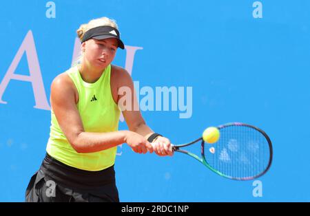 Bene, bello. 20 luglio 2023. BELLA, FRANCIA, 19. Luglio 2023; Clara Tauson della Danimarca gioca un anticipo nella sua partita singola contro Céline Naef della Svizzera, al torneo Nice Hopman Cup, Nizza, Francia, 19 luglio 2023 - foto e copyright Thierry CARPICO/ATP Images (CARPICO Thierry/ATP/SPP) credito: SPP Sport Press Photo. /Alamy Live News Foto Stock