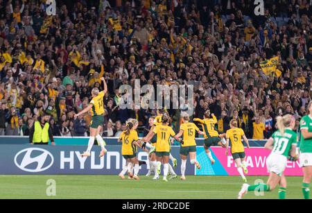 Sydney, Australia. 20 luglio 2023. I giocatori australiani festeggiano durante una partita del gruppo B tra Australia e Irlanda alla Coppa del mondo femminile FIFA Australia e nuova Zelanda 2023 a Sydney, Australia, 20 luglio 2023. Credito: HU Jingchen/Xinhua/Alamy Live News Foto Stock