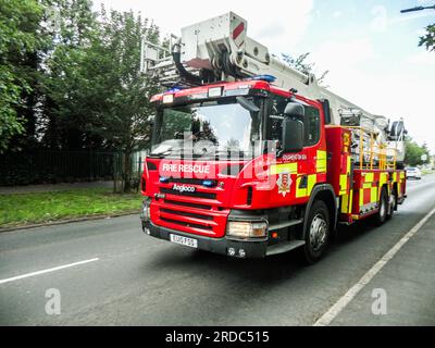 Essex ingegnere dei pompieri in azione e fuori per un incendio o un'emergenza Foto Stock