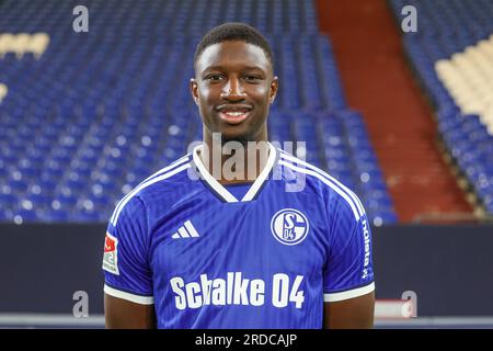 Gelsenkirchen, Germania. 20 luglio 2023. Foto del team FC Schalke 04, Schalke's Ibrahima Cisse Credit: Tim Rehbein/dpa/Alamy Live News Foto Stock