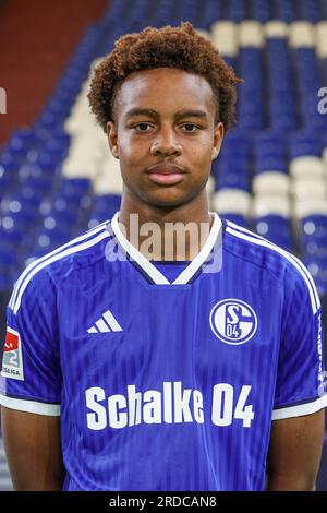 Gelsenkirchen, Germania. 20 luglio 2023. Foto del team FC Schalke 04, Assan Ouedraogo di Schalke credito: Tim Rehbein/dpa/Alamy Live News Foto Stock