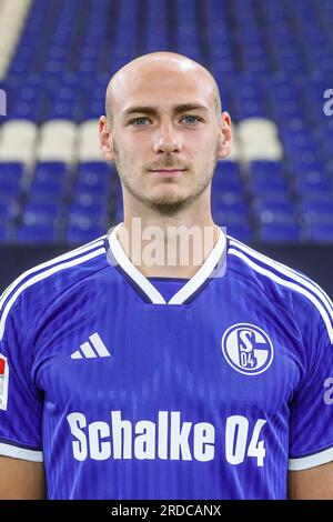 Gelsenkirchen, Germania. 20 luglio 2023. Foto del team FC Schalke 04, Schalke's Henning Matriciani Credit: Tim Rehbein/dpa/Alamy Live News Foto Stock