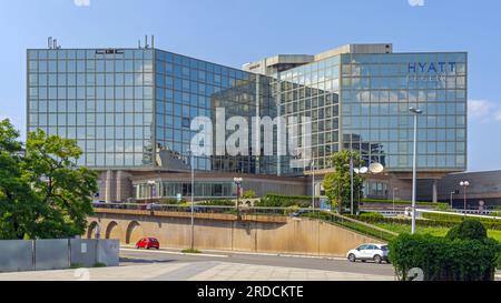 Belgrado, Serbia - 19 giugno 2023: Hotel Hyatt Regency Building at New Belgrade Luxury Travel. Foto Stock