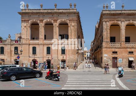 Palau de Torre-Saura sulla piazza Plaza des Born; Ciutadella de Menorca in Spagna. Foto Stock