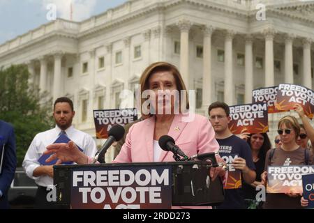 Washington, DC, USA. 20 luglio 2023. Nancy Pelosi (D-Cal., ex presidente della camera) parla a sostegno del Freedom to Vote Act. Credito: Philip Yabut/Alamy Live News Foto Stock