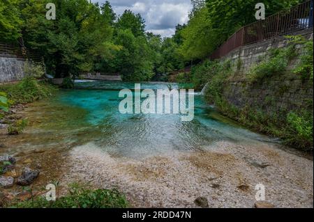 Le sorgenti del fiume Verde rappresentano uno dei più grandi tesori di Fara San Martino. Sono acque limpide e cristalline che nascono su Mo Foto Stock