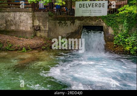 Le sorgenti del fiume Verde rappresentano uno dei più grandi tesori di Fara San Martino. Sono acque limpide e cristalline che nascono su Mo Foto Stock